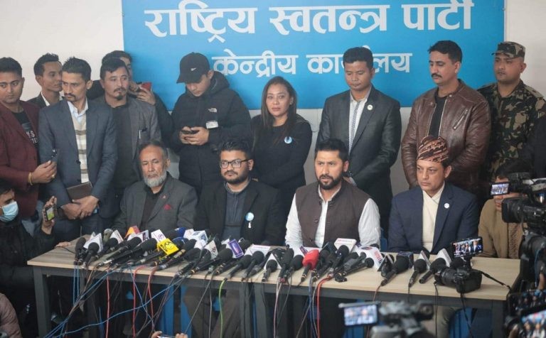 समर्थन फिर्ता नलिईकन मन्त्रीलाईमात्रै फिर्ता बोलाईयो