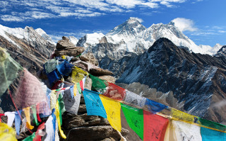 सेताम्मे हिमाल किन कालो हुँदैछ ?