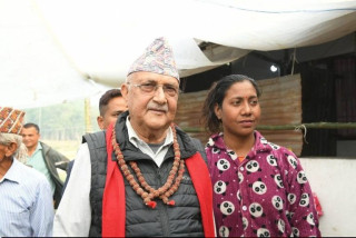 एमाले अध्यक्ष ओलीले गरे हुलाकी राजमार्गको अवलोकन